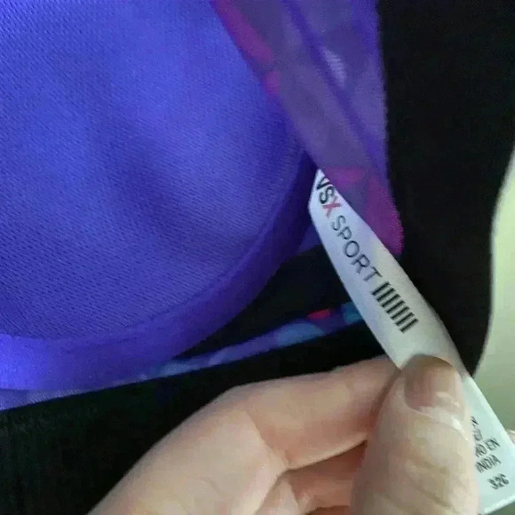 Victoria's Secret Knockout Front-Close Sport Bra - Picture 5 of 7